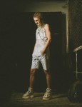 Tank top z lacku z kapturem i siatką