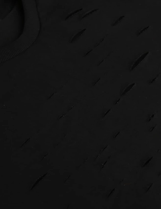 Bluza z ciętymi dziurami